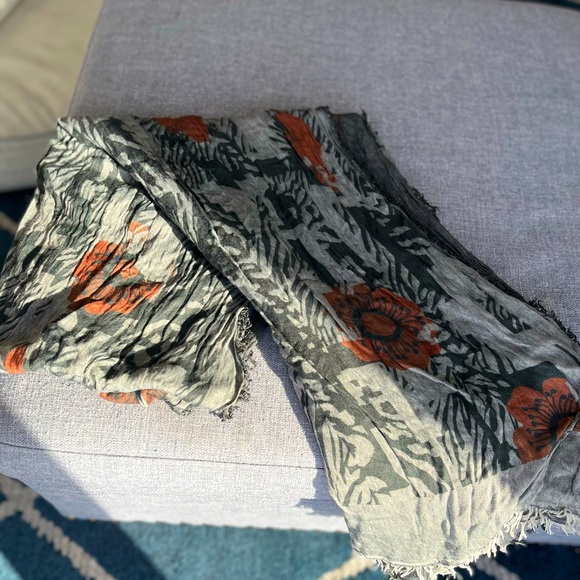 Scarf, floral design, fringe on bottom - Picture 1 of 1